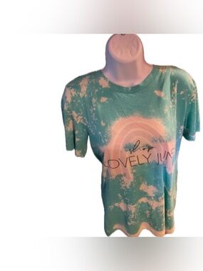 Shop Lovely June T-shirt 🩵